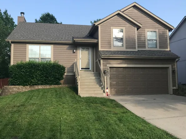 15631 Riley St, Overland Park, KS 66223