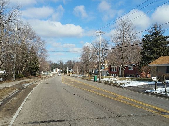 4th image of 1576 Oakdale Ave