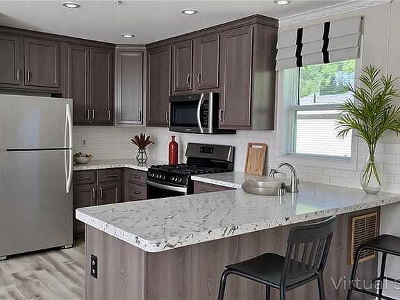 3rd image of 24 Macpherson Cres