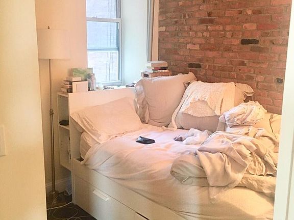 3rd image of 325 E 12th St APT 2D