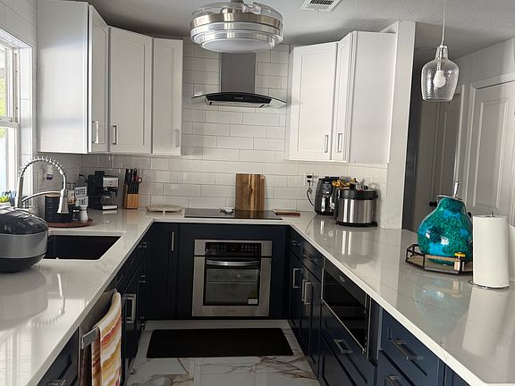 3rd image of 502 Neal Ln
