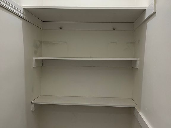 5th image of 415 W Franklin Ave Unit 1