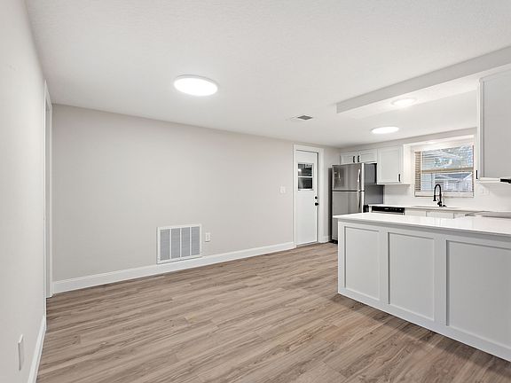 2nd image of 7811 Ilex Dr