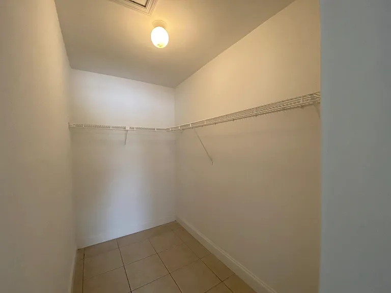 425 NE 7th Ave #3 — Photo 17