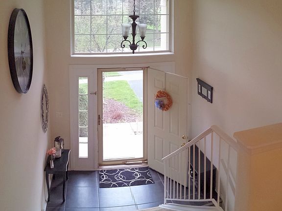 2nd image of 437 Cromwell Cir Unit 3