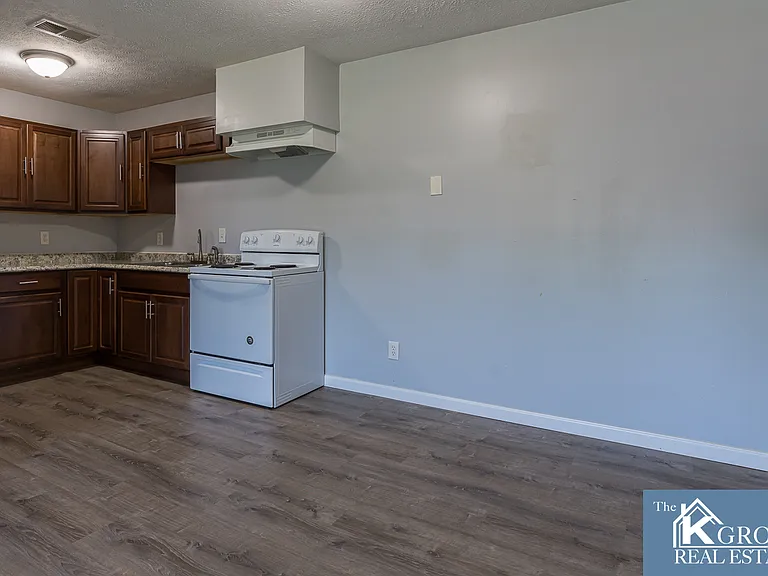 608 N Woodland Dr #9 — Photo 3