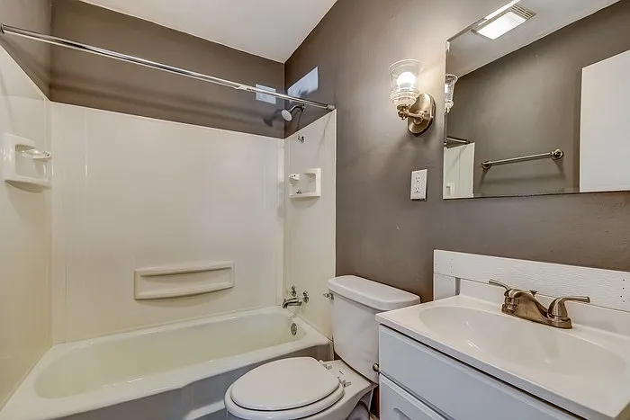 1008 Minor Dr — Photo 10