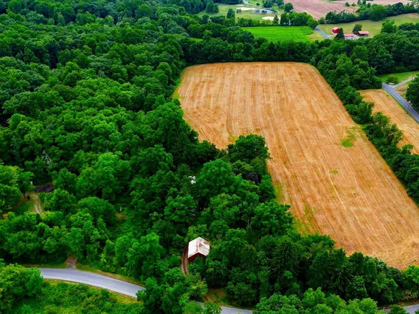 597 Woodside Station Rd, Millersburg, PA 17061