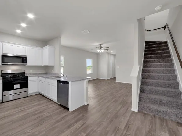 587 Ryan Dr, San Antonio, TX 78223