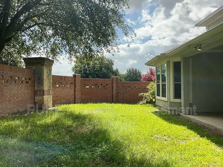 1932 Kempwood Loop — Photo 23