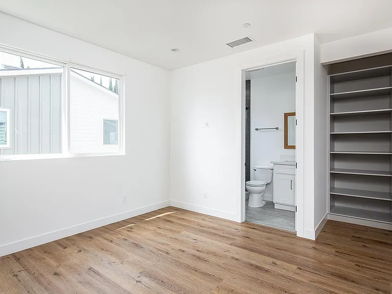 5324 Agnes Ave #C — Photo 16