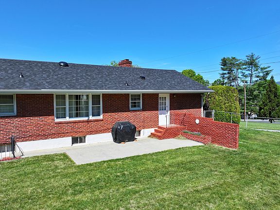 5th image of 373 Langland Dr