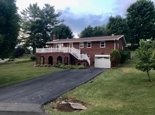 59 Manor Dr, Lebanon, VA 24266
