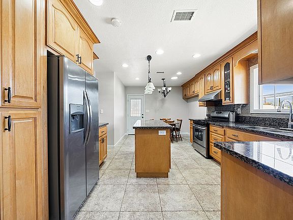 5th image of 504 E Covina Blvd