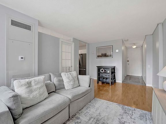 5th image of 405 N Wabash Ave Unit 104