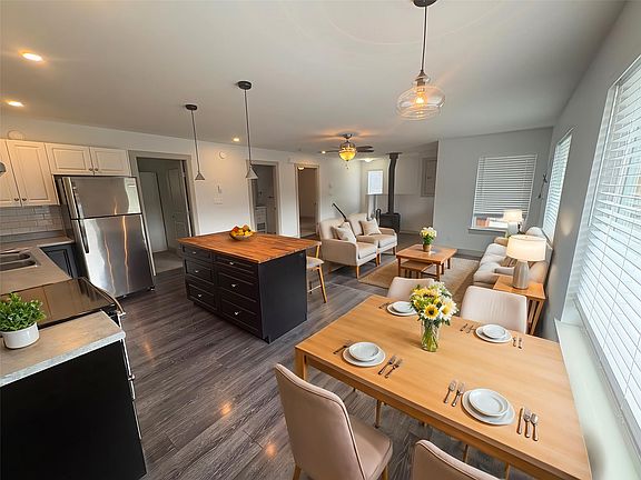 4th image of 7370 Cahilty Cres #Sun