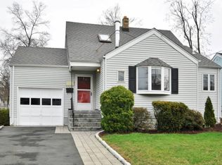 21 Grove St, Waldwick, NJ 07463