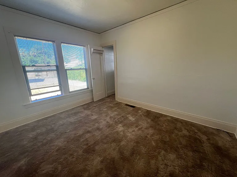 925 Lincoln St — Photo 9