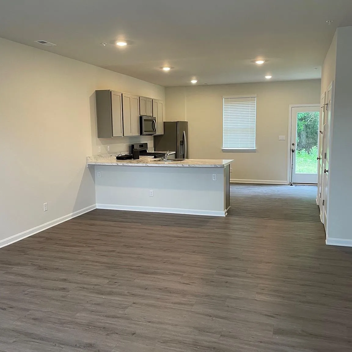3 bed, 2.5 bath, 1456 sqft, $1,725 — Photo 4
