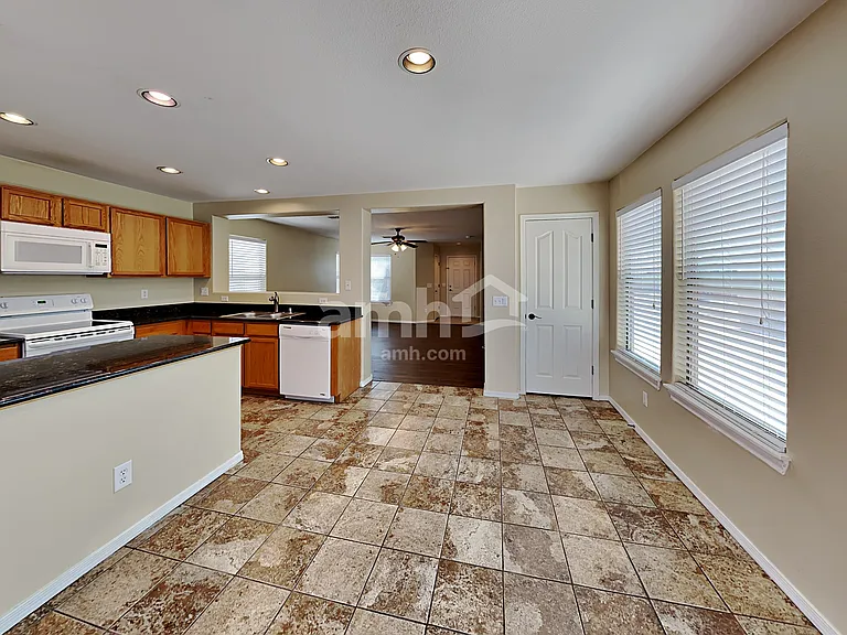18526 W Valerie Dr — Photo 6