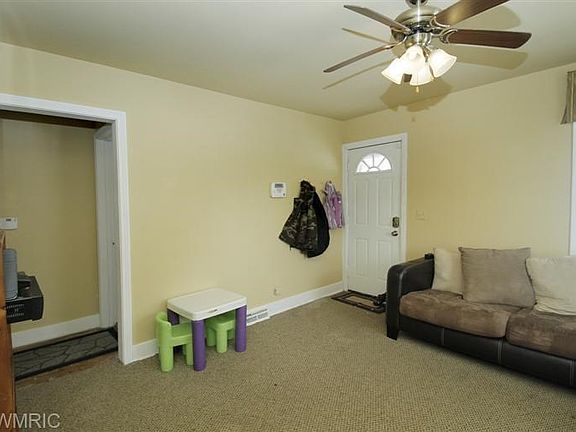 5th image of 405 S Lagrave St