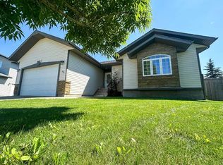 66 N Cedar Hts, Whitecourt, AB T7S 0A4