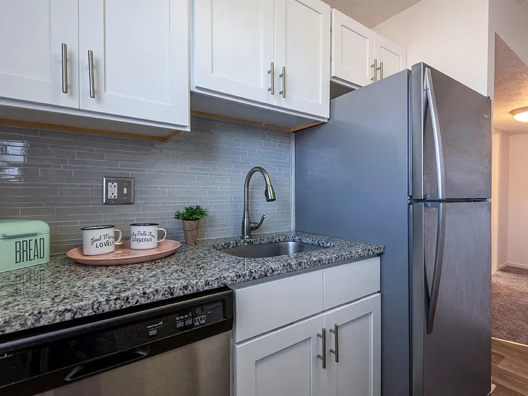 Waverlywood Apartments and Townhomes — Photo 2