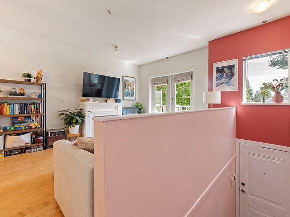 4th image of 1661 Fraser Ave #305
