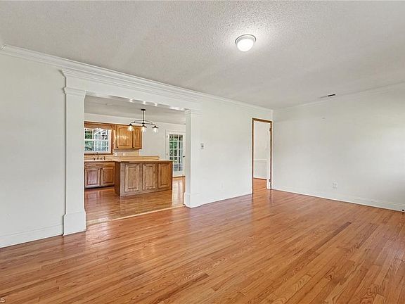 4th image of 801 Woodard Dr