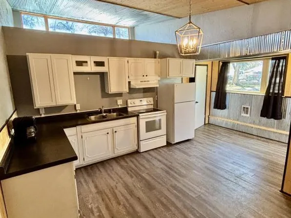 638 Washakie St, Lander, WY 82520