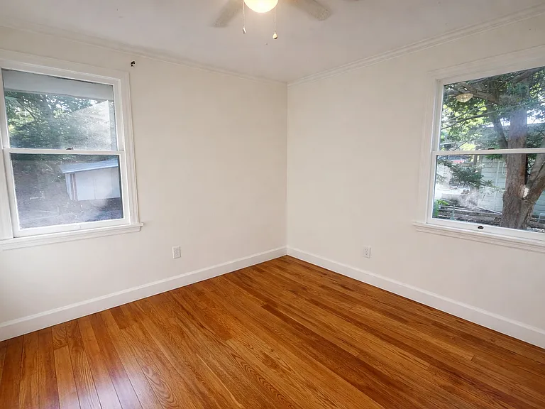 927 NE 7th Ave — Photo 8