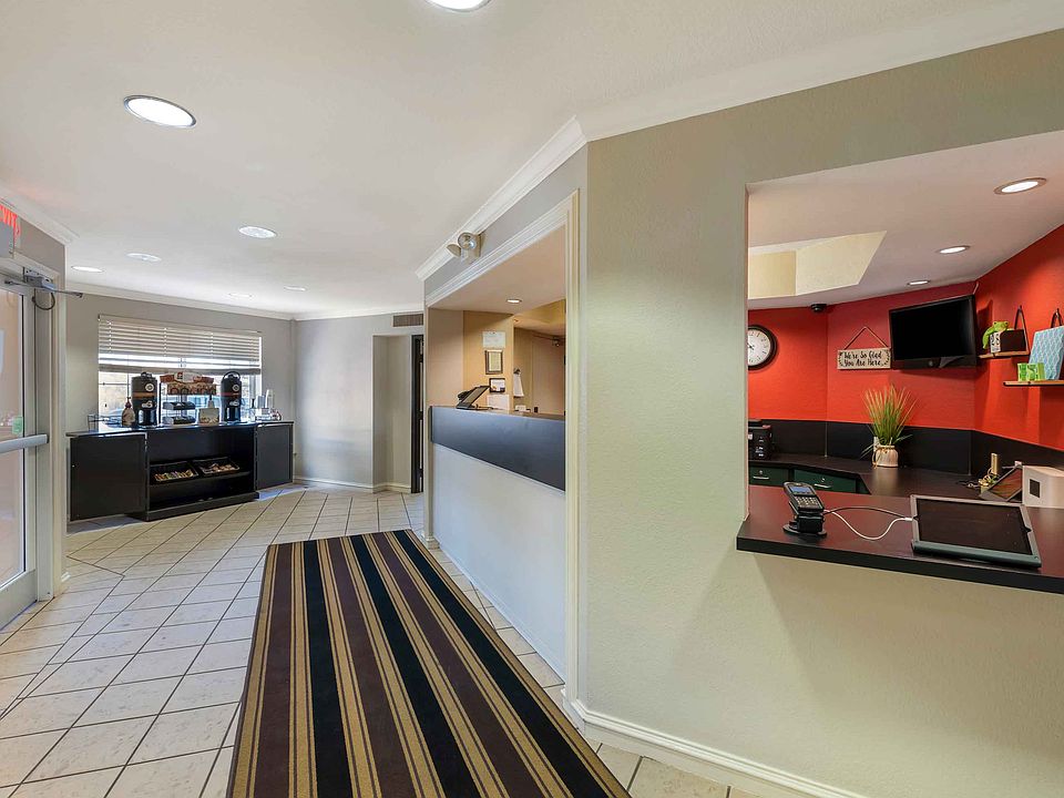 Lobby and Guest Check-in