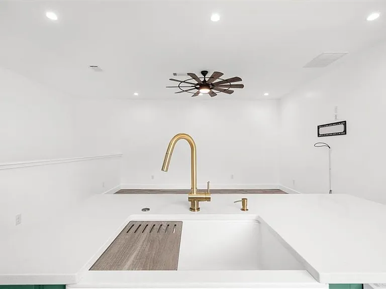 1871 Dyer Cir — Photo 22