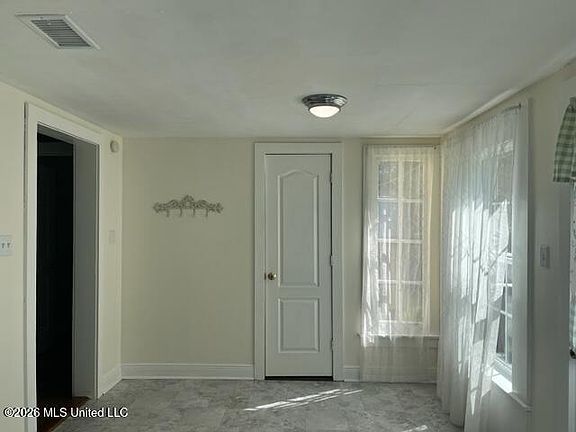 4th image of 214 E 7th St