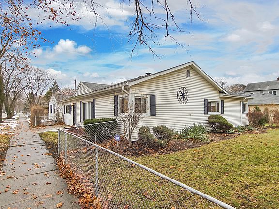 3rd image of 9444 Congress Park Ave