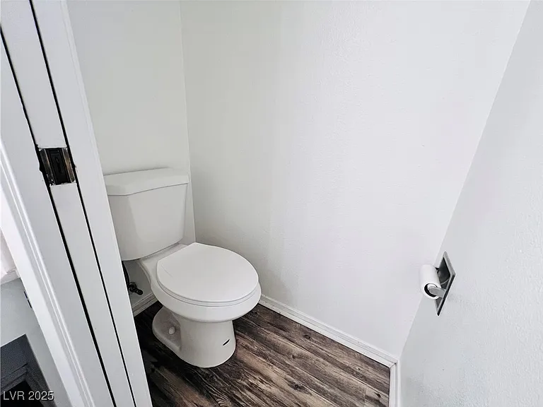 5048 Spencer St #C — Photo 8