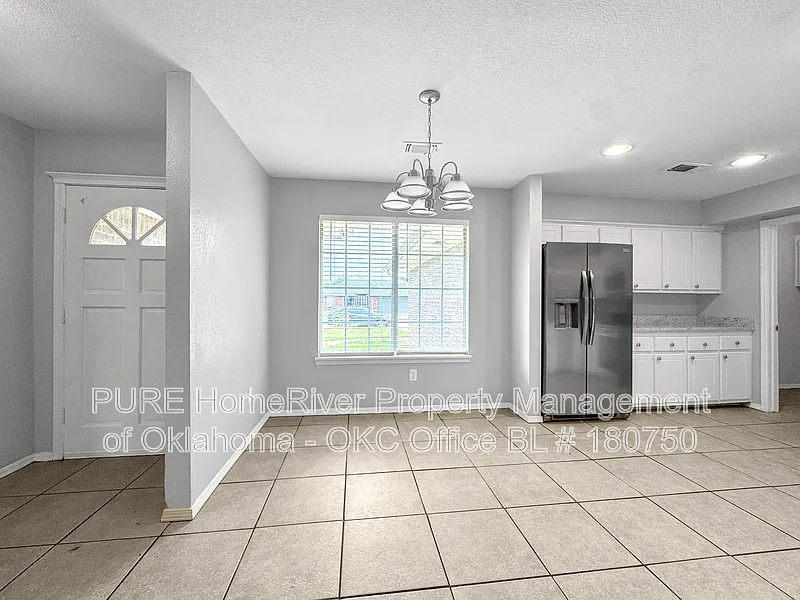 3 bed, 2.0 bath, 1601 sqft, $1,745 — Photo 3