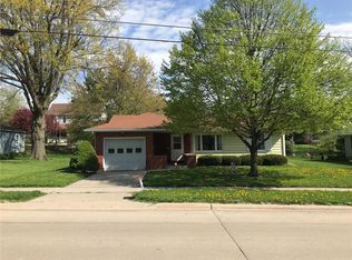 1204 S 8th Ave E, Newton, IA 50208