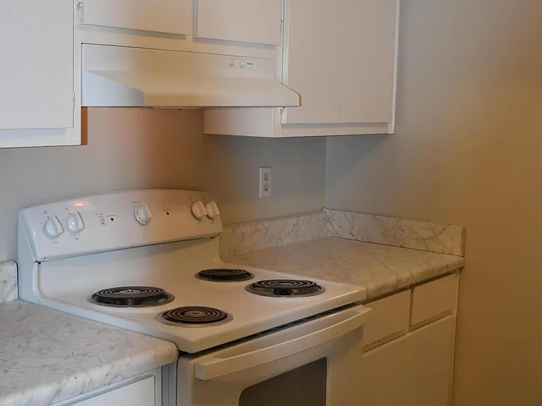 135 Stoneybrooks Pl #B — Photo 5