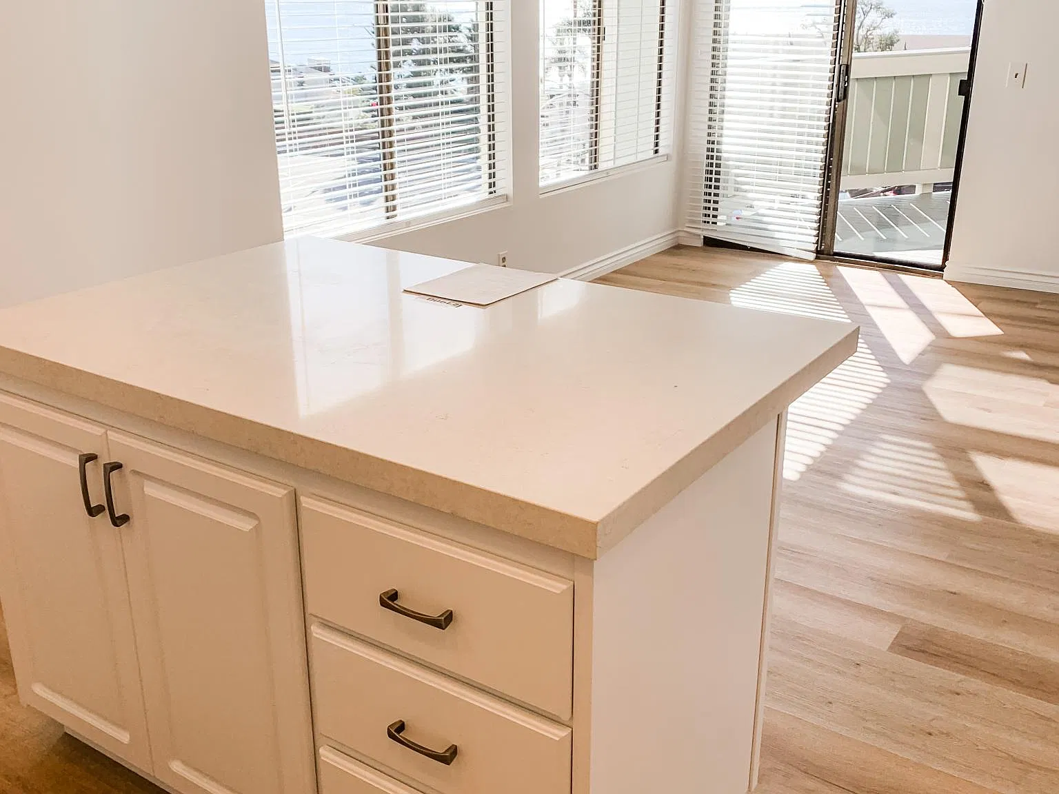 2 bed, 1200 sqft, $5,000 — Photo 3