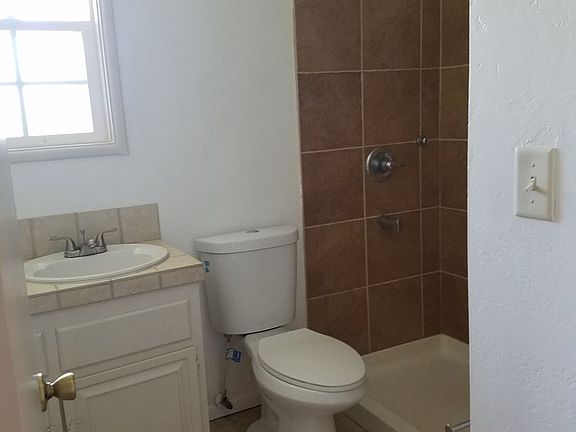 3rd image of 940 Camellia St