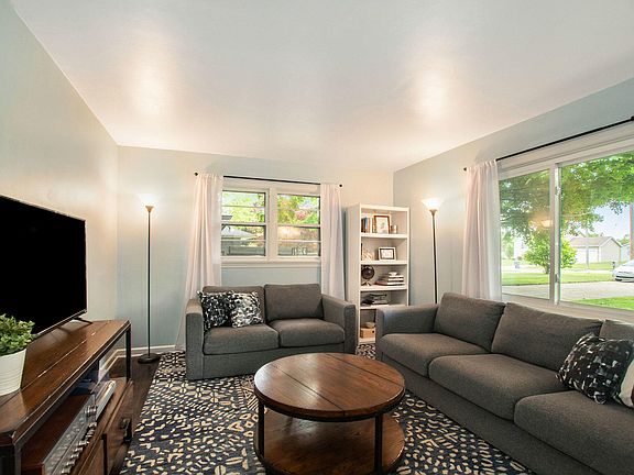 4th image of 563 Maynard Ave NW