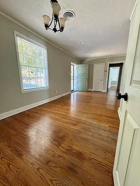 3 bed, 1319 sqft, $2,395 — Photo 4