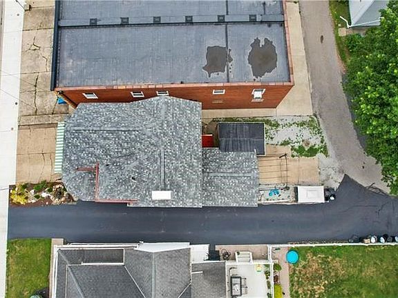 2nd image of 715 Washington Ave