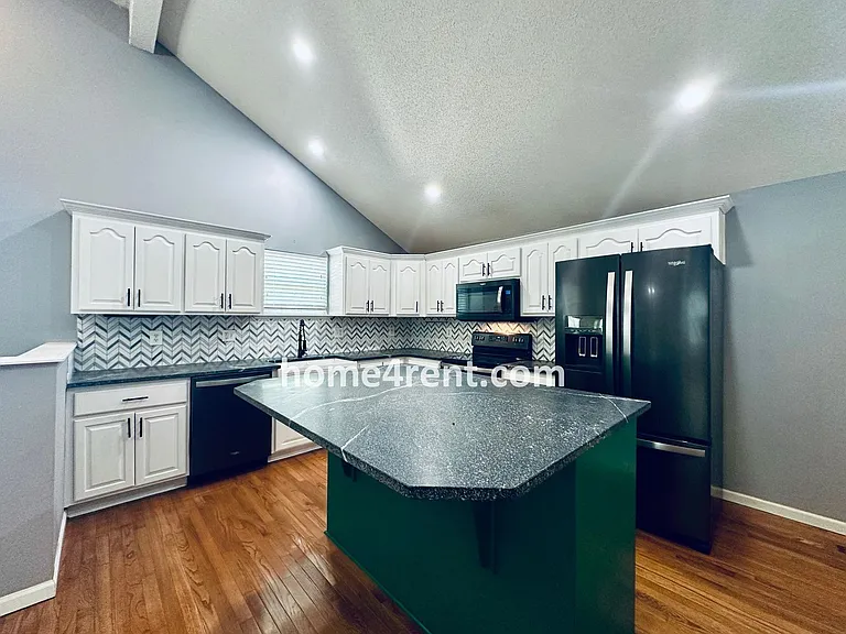 8601 England St — Photo 11