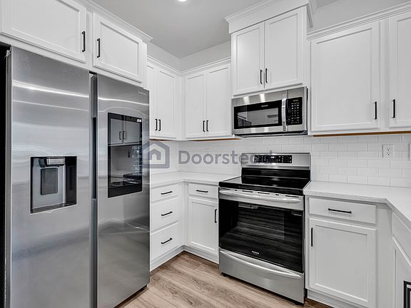 4th image of 5301 E Commerce Way Unit 76103