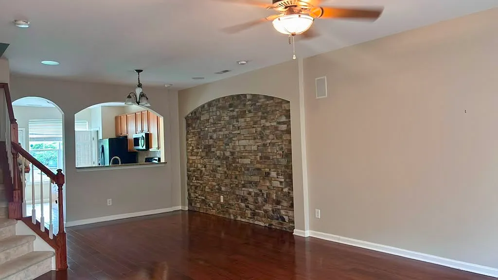 2 bed, 2.5 bath, 1299 sqft, $1,850 — Photo 4
