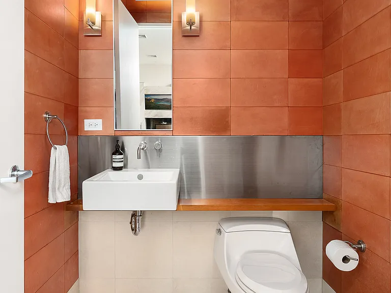 211 W 18th St #PENTHOUSE — Photo 10