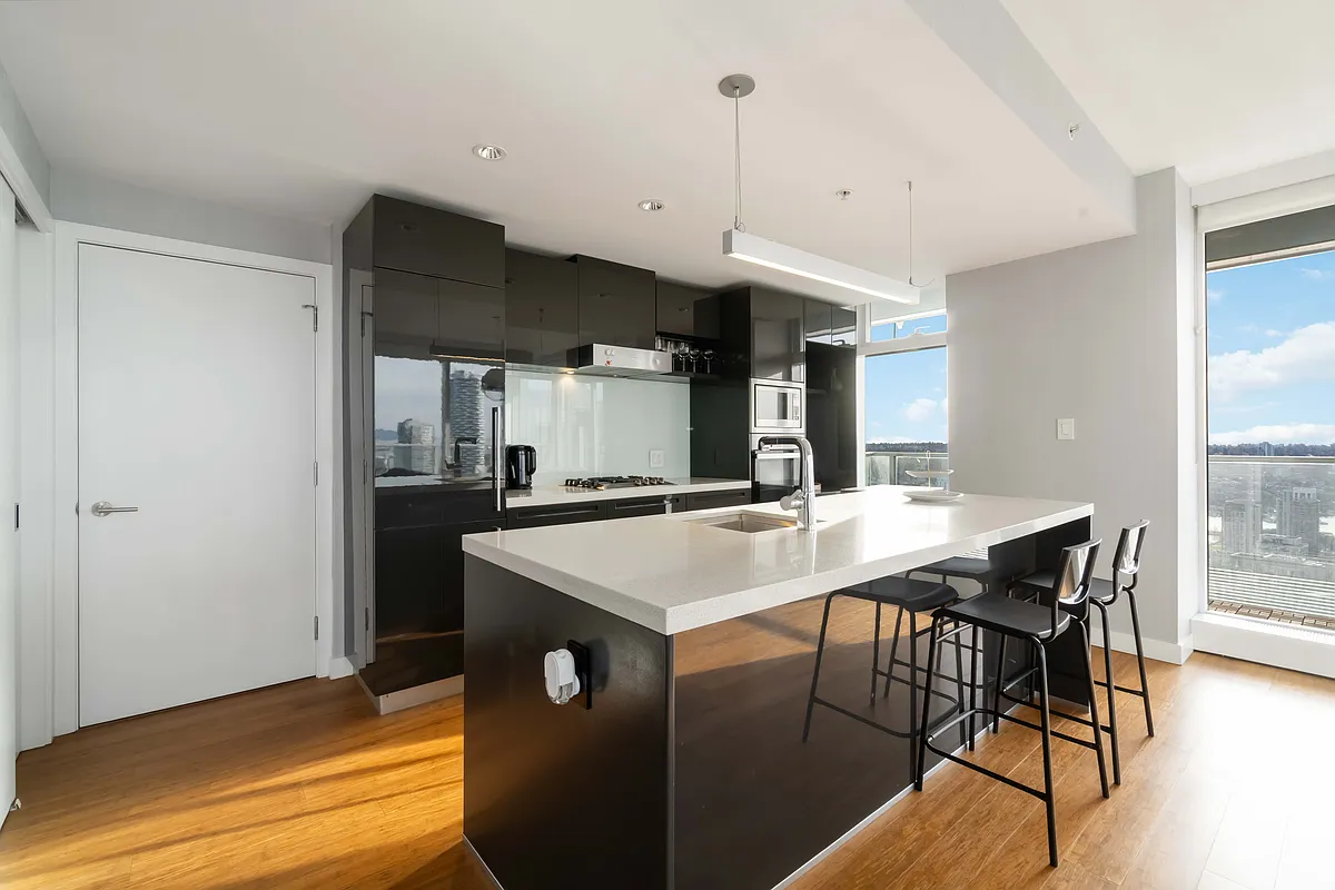 Building Photo - 777 Richards St #D42