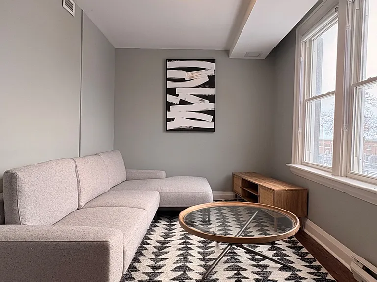 64 Simcoe St N #1 — Photo 3